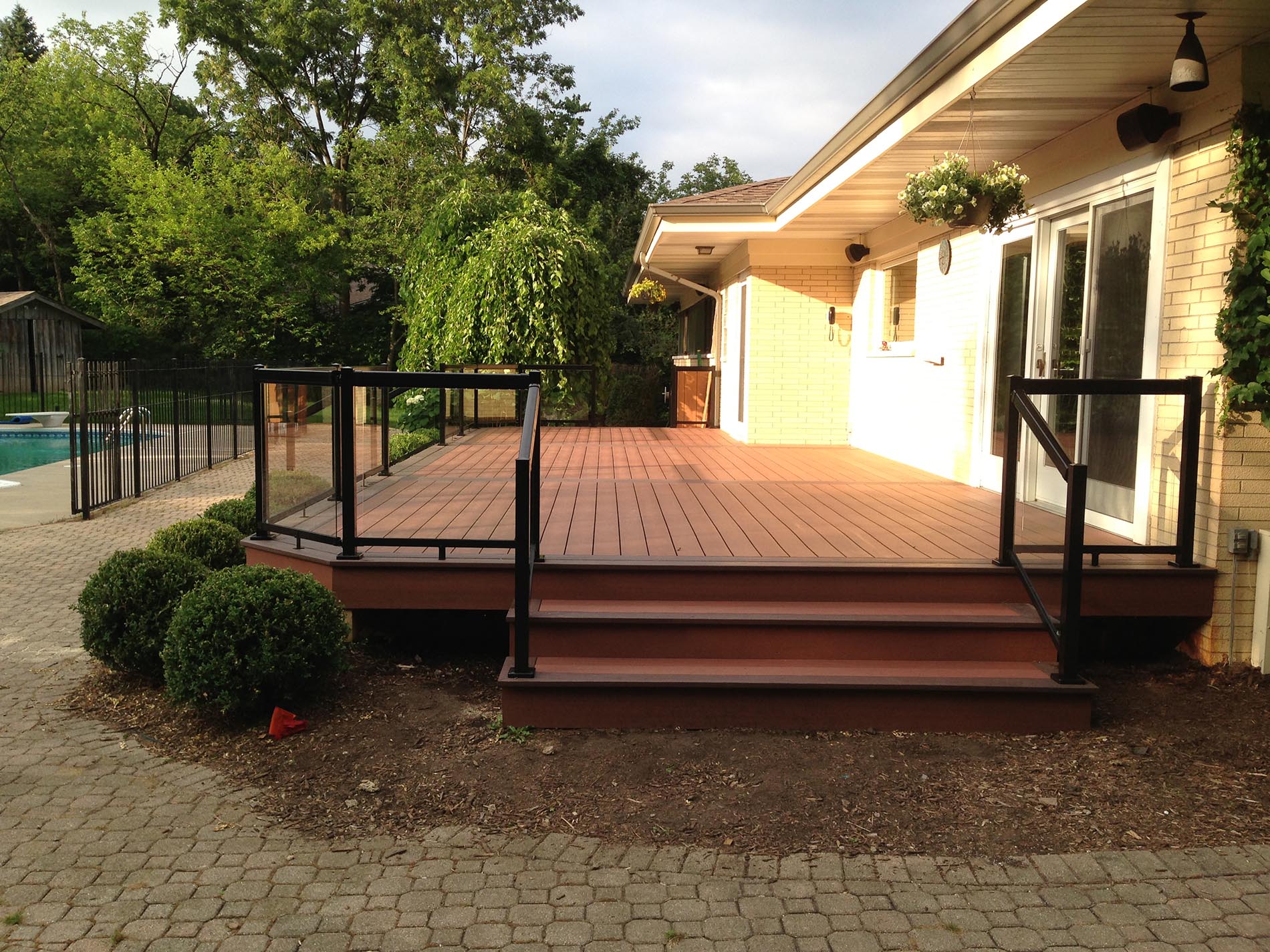 deck with glass rail 4
