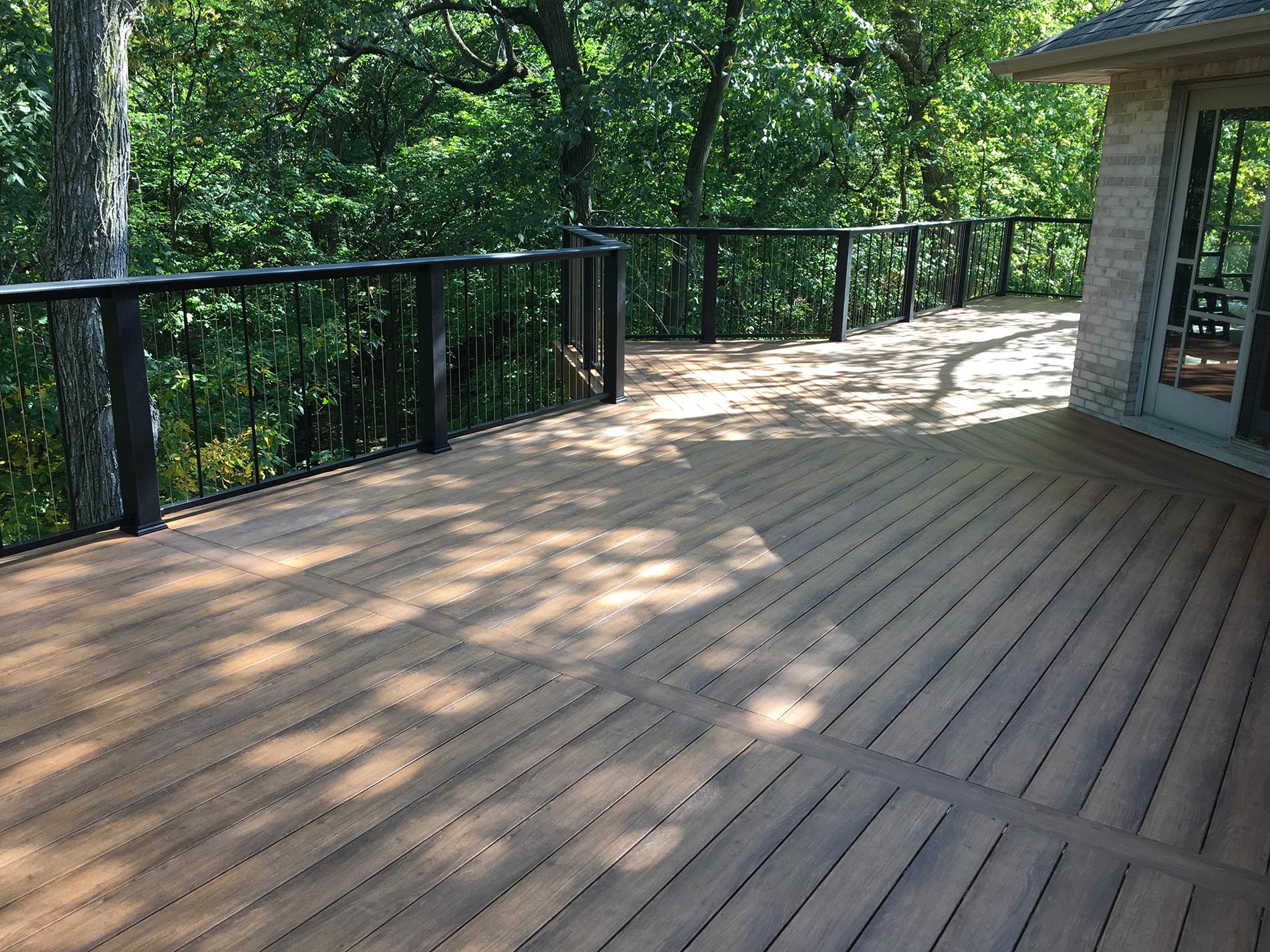 large deck with wire metal rails 13