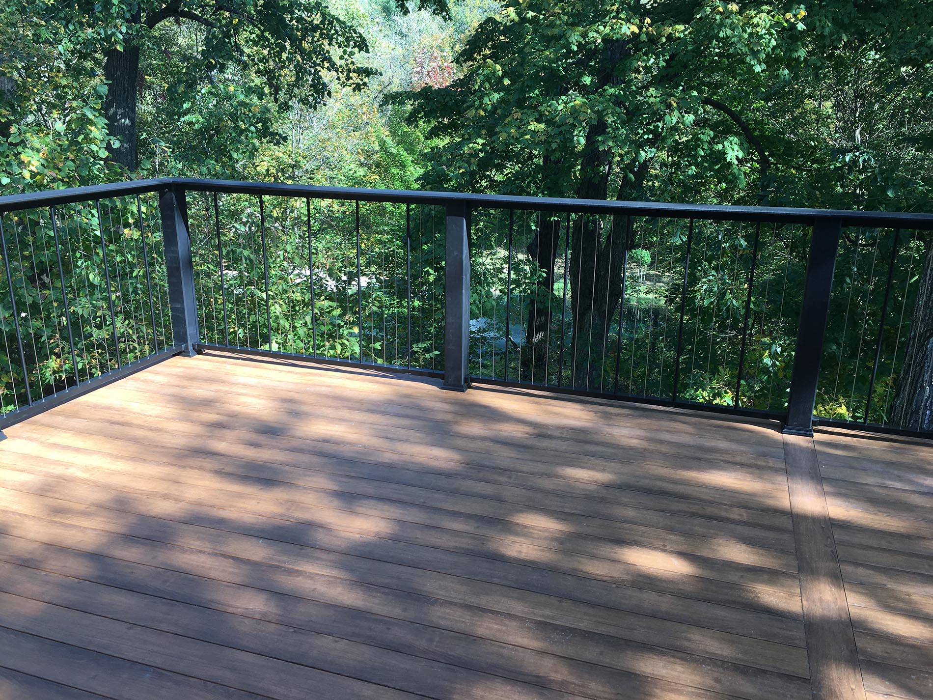 large deck with wire metal rails 15
