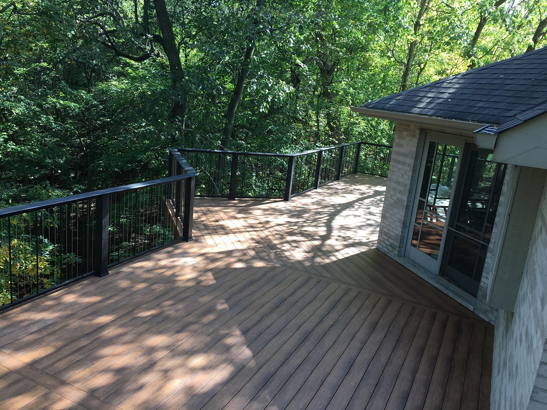 large deck with wire metal rails 17