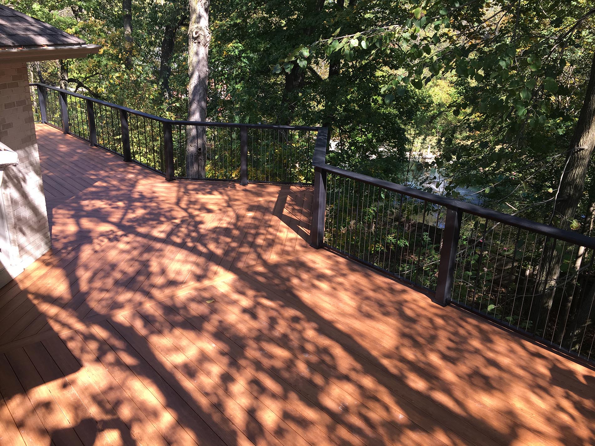 large deck with wire metal rails 3