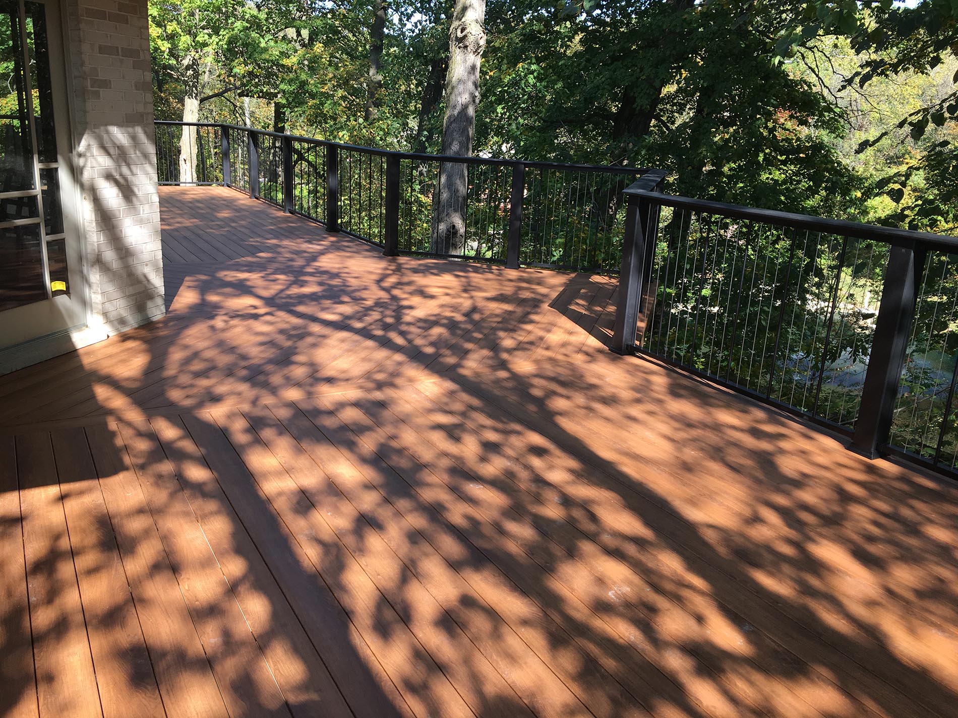large deck with wire metal rails 6