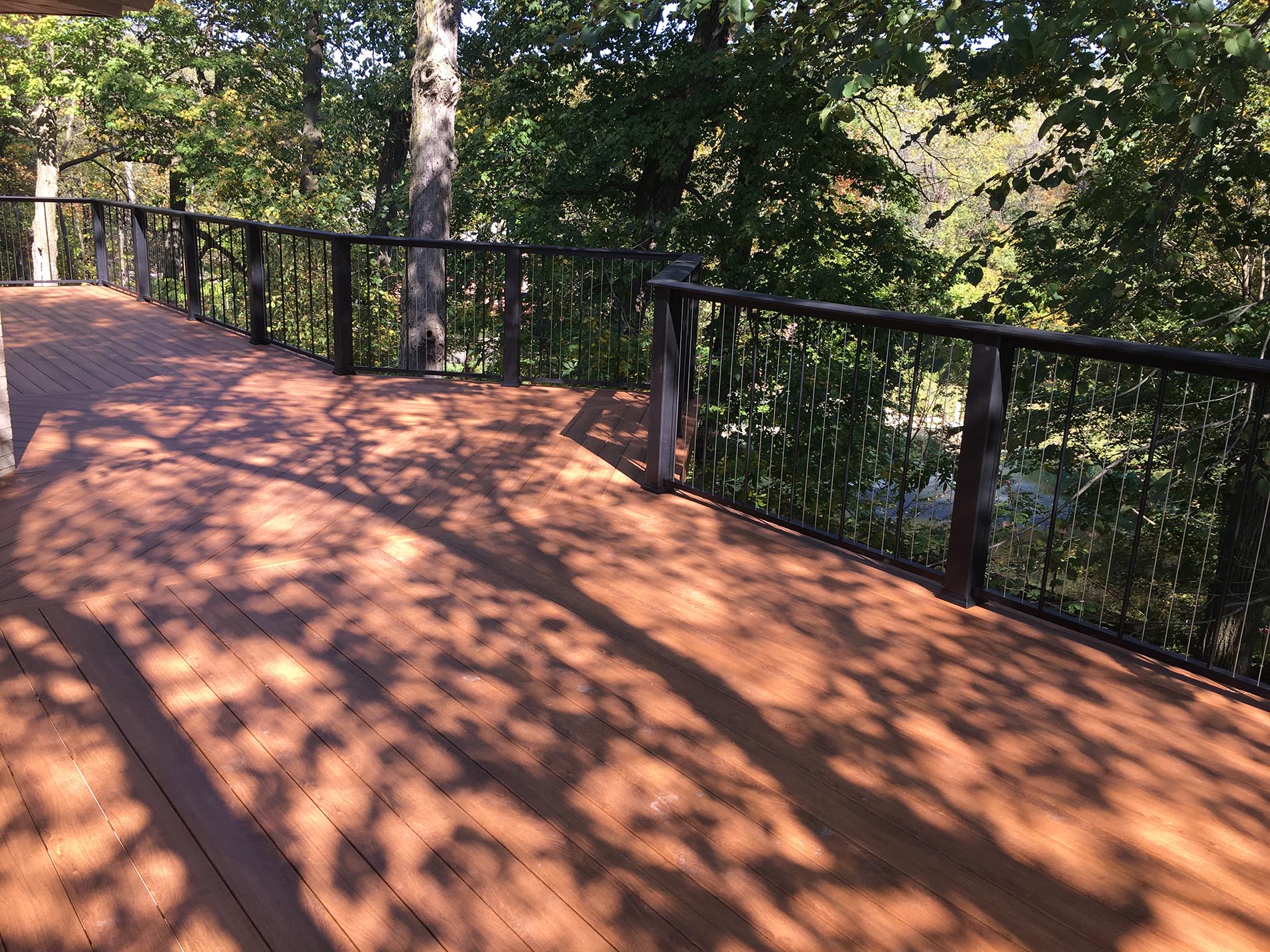 large deck with wire metal rails 7