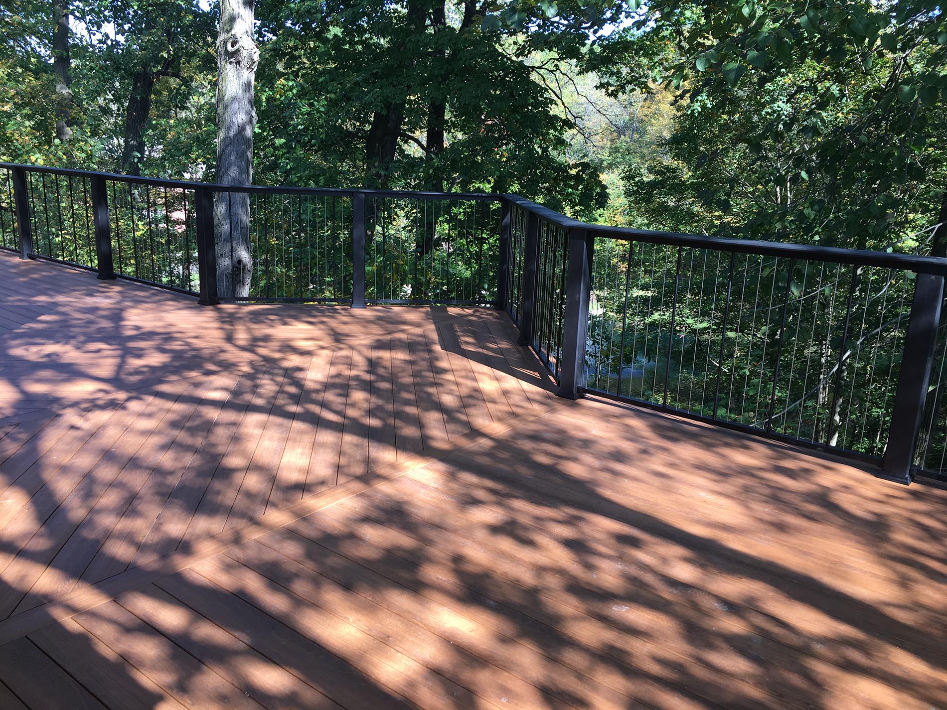 large deck with wire metal rails 8