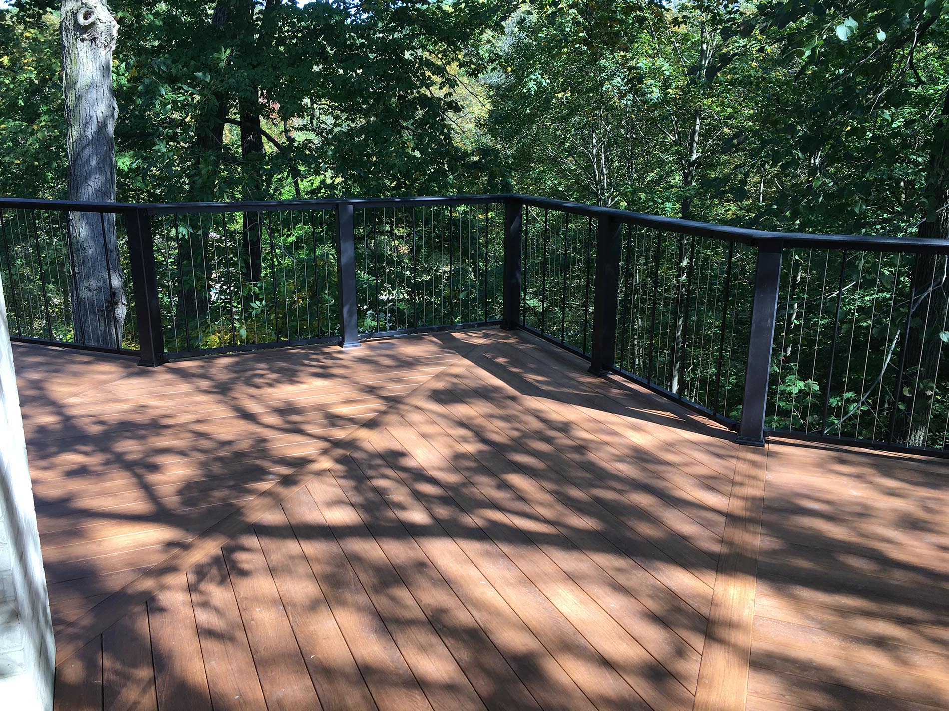 large deck with wire metal rails 9